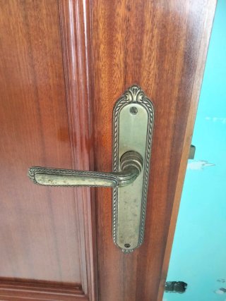 Puerta madera maciza
