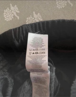 Pantaloncini sportivi neri e grigi