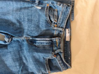 Pantalón vaquero pitillo desgastado talla 34