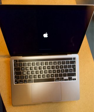 MacBook Pro M1 13 8-core 256GB 8gb RAM