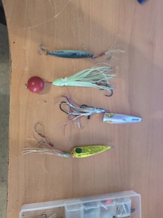 Señuelos y sedal para pesca spinning