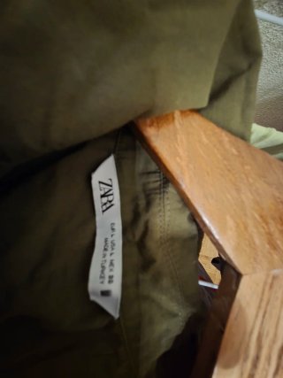 Vestido verde militar con cinturón