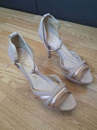 Zapatos de tacón piel beige