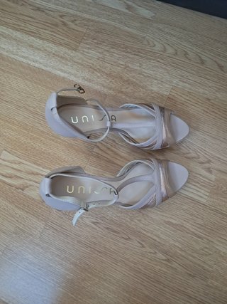 Zapatos de tacón piel beige