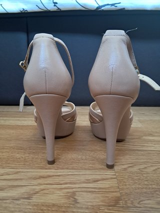 Zapatos de tacón piel beige