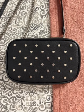 Bolso bandolera tachuelas Stradivarius