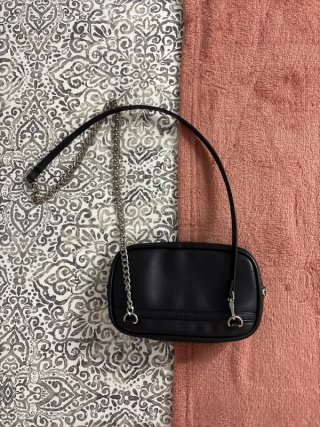 Bolso bandolera tachuelas Stradivarius