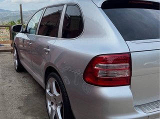 Porsche Cayenne turbo 4.5 v8