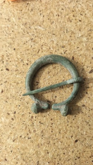 Broche / Fíbula Omega Antigua