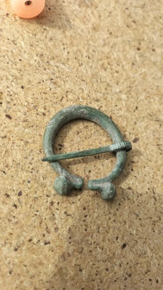 Broche / Fíbula Omega Antigua