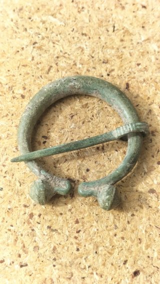 Broche / Fíbula Omega Antigua