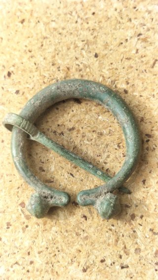 Broche / Fíbula Omega Antigua