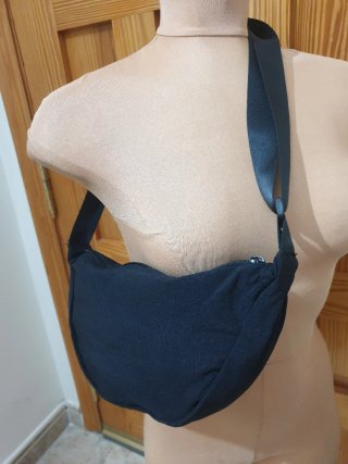 Bolso bandolera Uniqlo negro a estrenar
