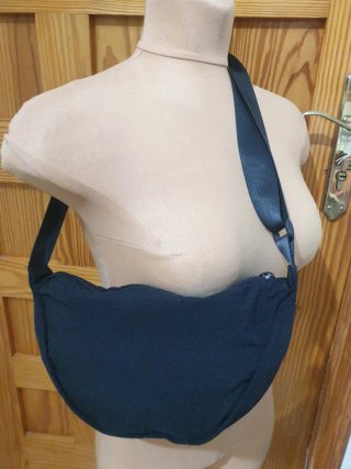 Bolso bandolera Uniqlo negro a estrenar