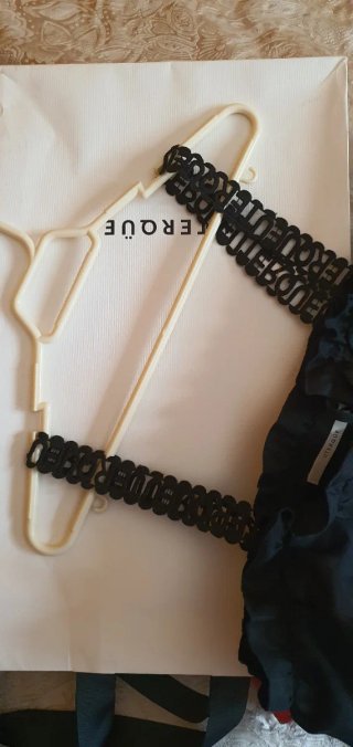 Vestido Uterqüe negro midi sirena con etiqueta