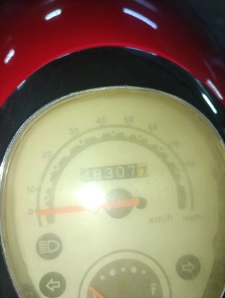 Daerlin Besbi 125 Scooter Rojo
