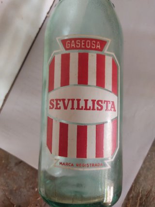Bottiglie di Gassosa Sevillista e Betica