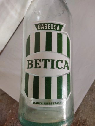 Bottiglie di Gassosa Sevillista e Betica