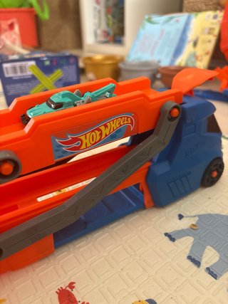 Camión Lanzador Transportador Hot Wheels + Coche