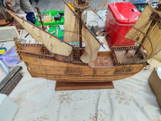 Maqueta de barco de madera
