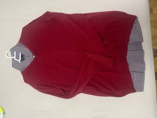 Jersey de punto rojo con cuello de camisa