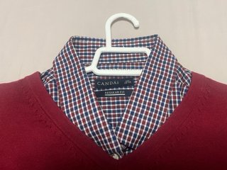 Jersey de punto rojo con cuello de camisa