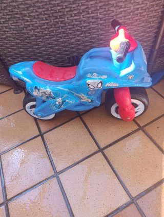 Moto Infantil Spiderman Azul y Roja
