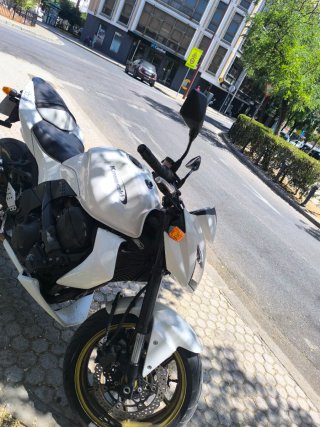Kawasaki Z750 Blanca muy cuidada tan solo 24.000 k