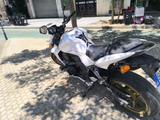 Kawasaki Z750 Blanca muy cuidada tan solo 24.000 k