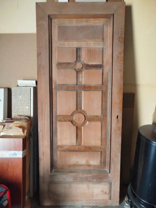 Puerta madera maciza
