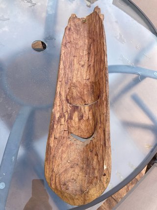 Máscara africana de madera tallada
