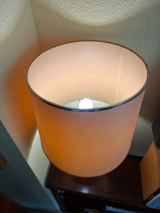 Lámpara de mesa cristal y tulipa rosa
