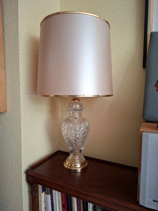 Lámpara de mesa cristal y tulipa rosa