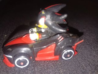 Figuras Sonic y Shadow en Coche