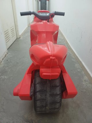 Moto infantil Feber roja y negra