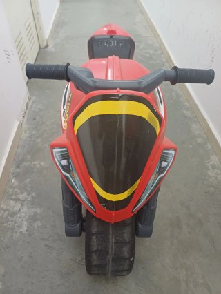 Moto infantil Feber roja y negra