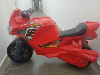 Moto infantil Feber roja y negra