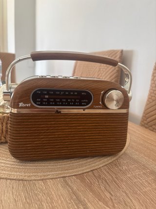 Radio Tibret Vintage Madera y Plata.