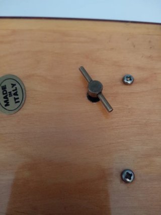 Scatola con carillon in legno intarsiato