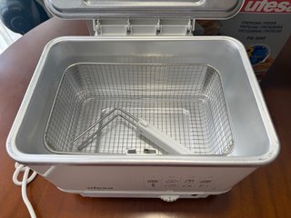 Freidora Ufesa FR-1640 sin estrenar. 3,5 litros