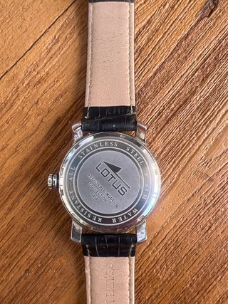 Reloj Lotus Negro