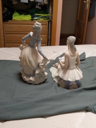 Figuras de porcelana Tengra.las 2 40€.una sola 25€