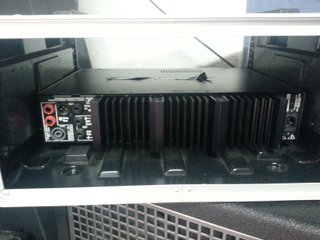 Ampeg B2 y Yorkville XS400 Amplificadores