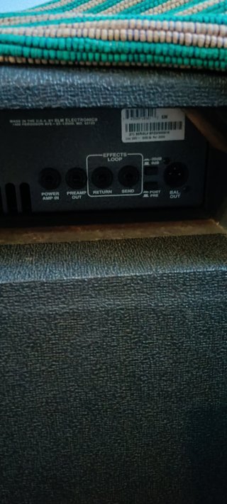 Ampeg B2 y Yorkville XS400 Amplificadores