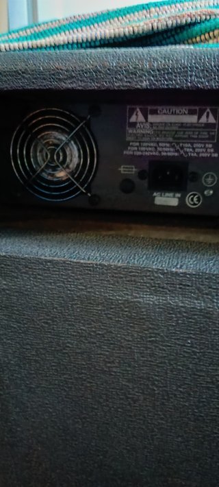 Ampeg B2 y Yorkville XS400 Amplificadores