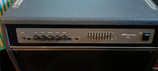 Ampeg B2 y Yorkville XS400 Amplificadores