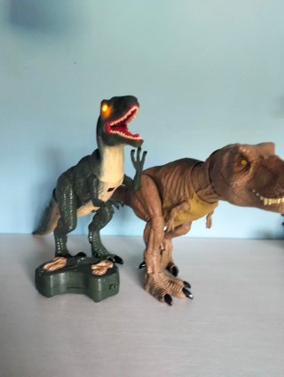 Figura Dinosaurio T-Rex. Jurassic World y regalo
