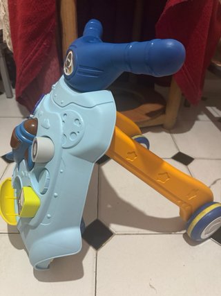 Andador para bebé con actividades con caja