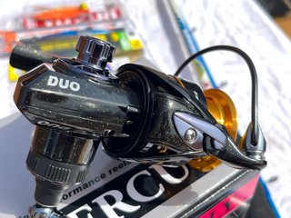 Carrete y caña de pesca slow jigging + pajaritos