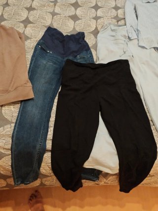 Ropa premamá: pantalones y partes de arriba